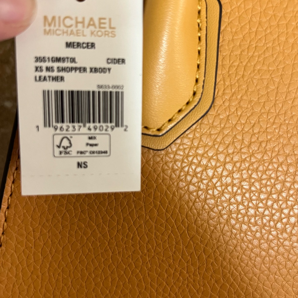 New MICHAEL KORS Mercer Extra-Small Pebbled Leather Crossbody Bag - Picture 5 of 8